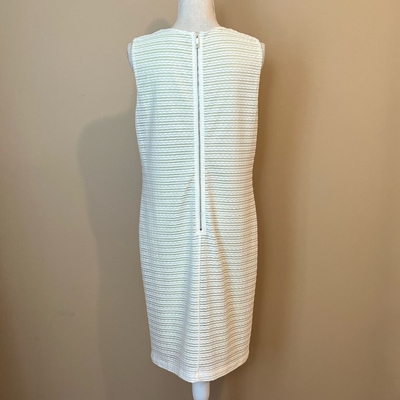 Tommy Hilfiger White Textured Overlaid on Green Lining Sleeveless Dress Size 12 - Picture 3 of 5